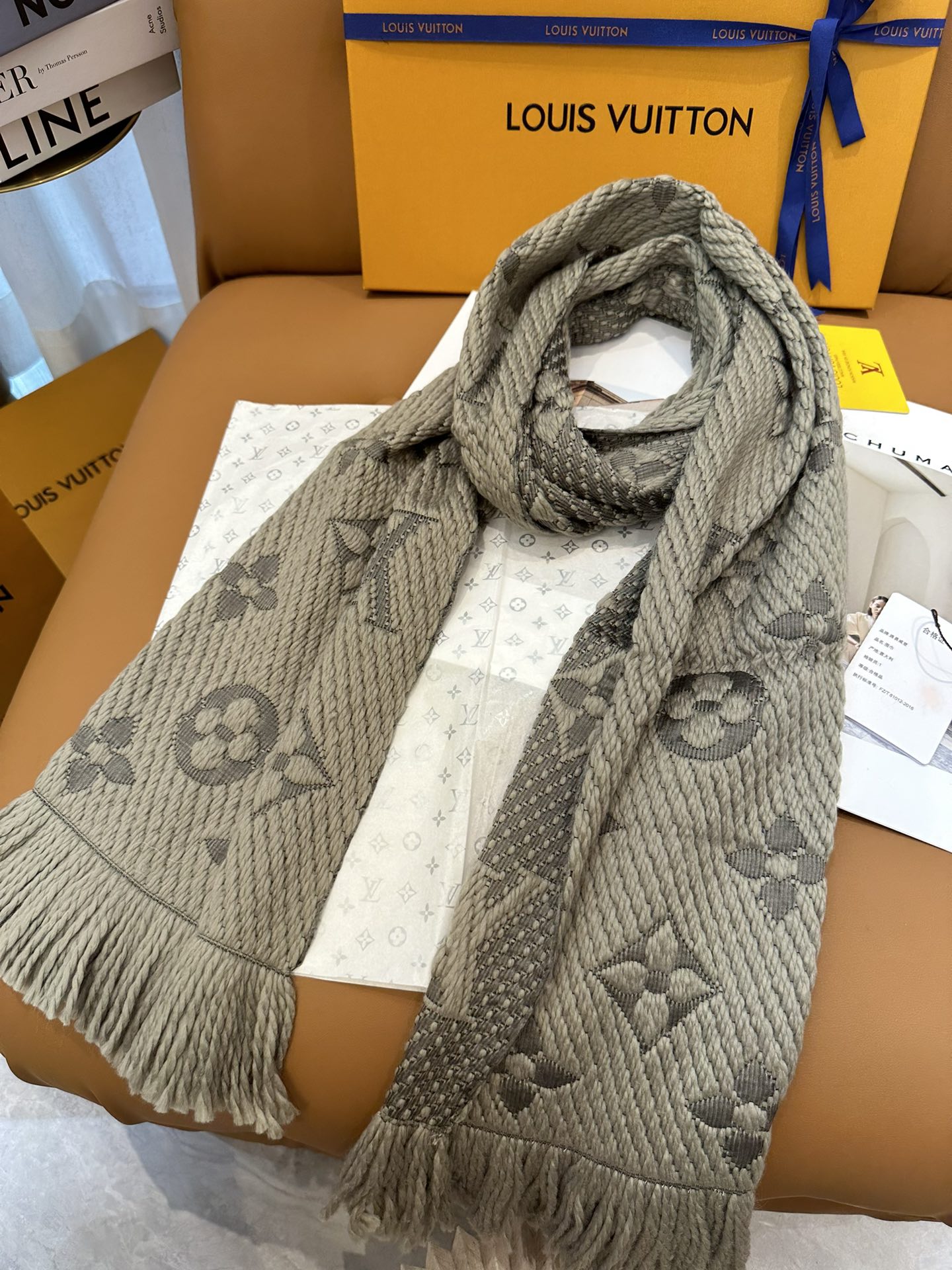 LV Autumn and Winter Wool Scarves Khaki